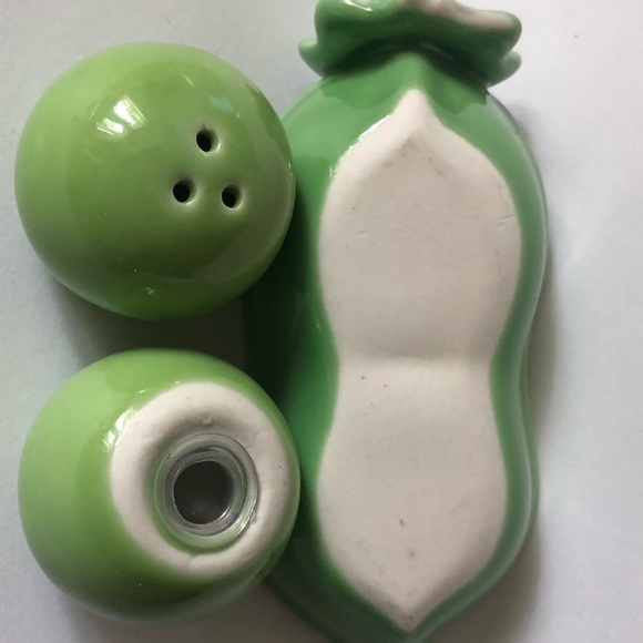 Peas in a Pod Salt and Pepper Shaker - Picture 5 of 6